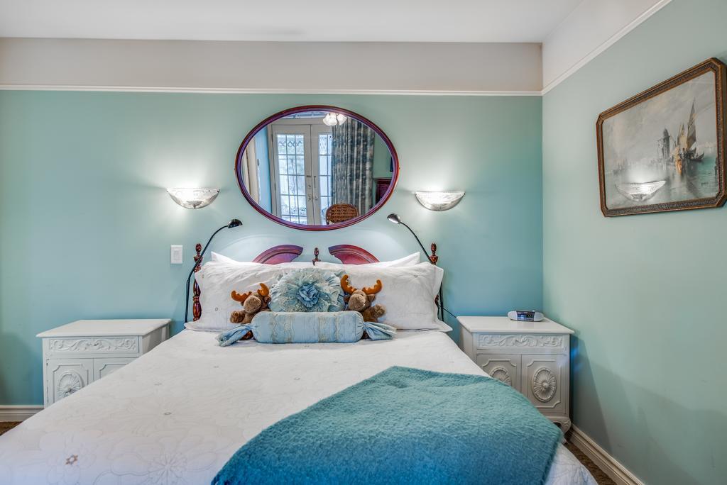 Queen Room with Patio