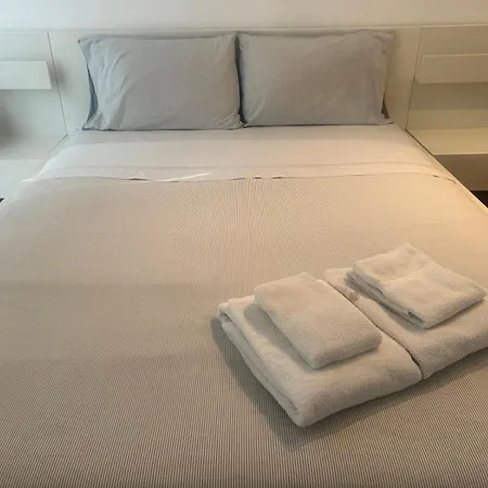 Your Alternative To A Five Star Hotel - Premium Location-3