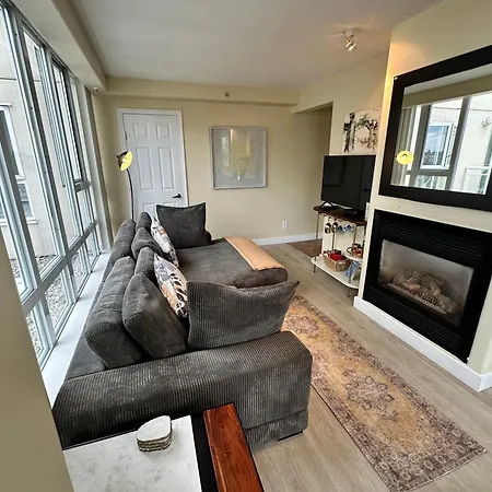 Penthouses Of Beach Ave-3